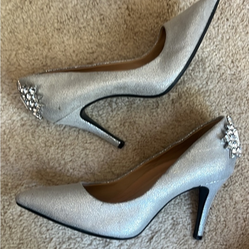 Aerosoles bejeweled leather pumps